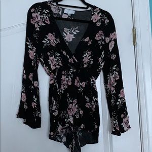 Beautiful Kendall+Kylie Romper!!